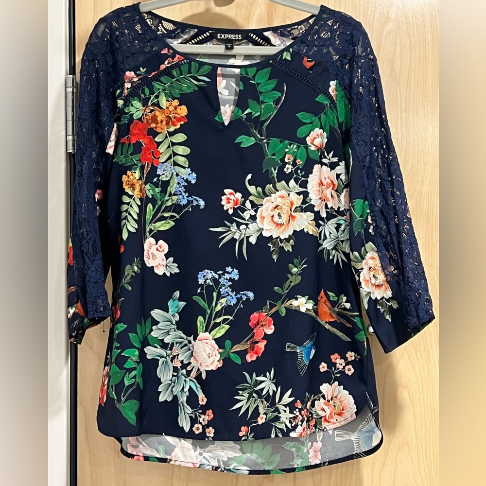 Express Floral w/ Birds Print Lace Armed Blouse
